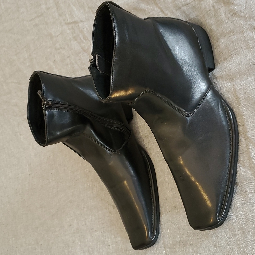 Unlisted boots